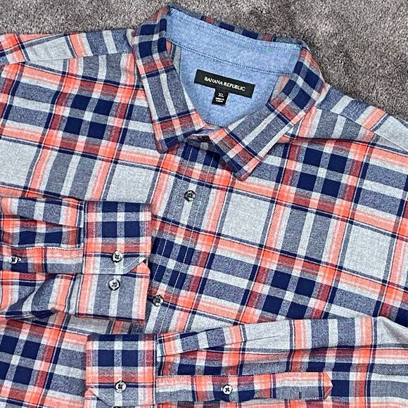 Banana Republic Men XL Gray Blue Red Plaid Flannel Long Sleeve Button Down Shirt - Picture 3 of 13